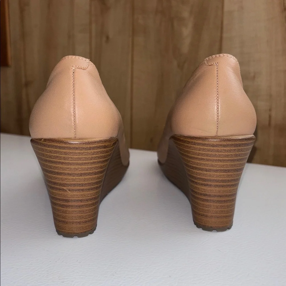Crocs Tan Brown Wedge Dress Shoes Slip On Comfort Platform 3” Heel Women Size 8 - Picture 6 of 11